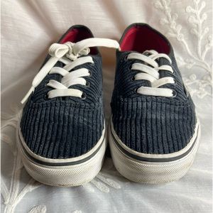 Unisex Black Suede Vans. In great condition only worn a few times (6.5W / 5M)